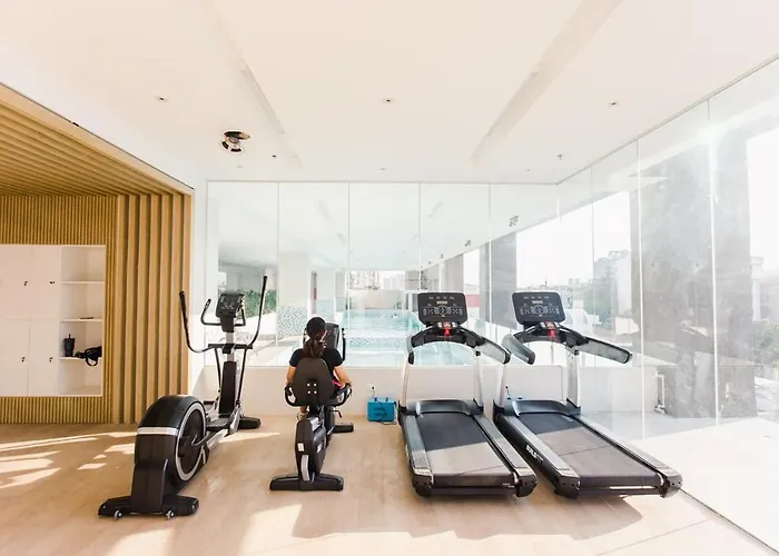 1-br With Pool, Balcony, Close To It Park Apartment *