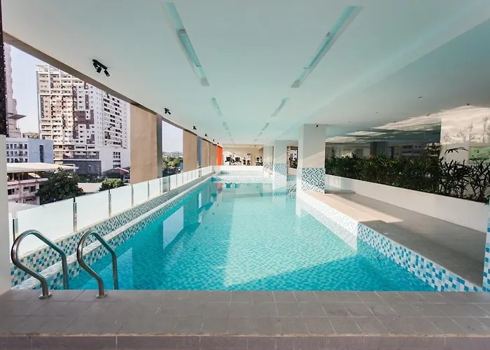 1-br With Pool, Balcony, Close To It Park