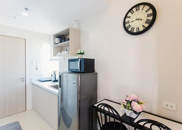 1-br With Pool, Balcony, Close To It Park